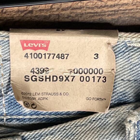 Levi's High Rise Cuffed Hem Denim Shorts Acid Wash Blue Jean Size 26 NWT - Picture 4 of 9